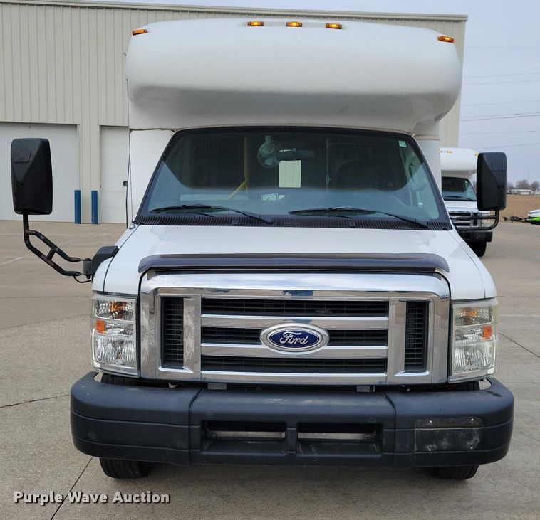 image for item NO9962 2011 Supreme E450 shuttle bus