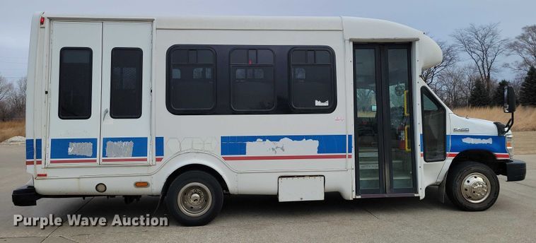 image for item NO9962 2011 Supreme E450 shuttle bus