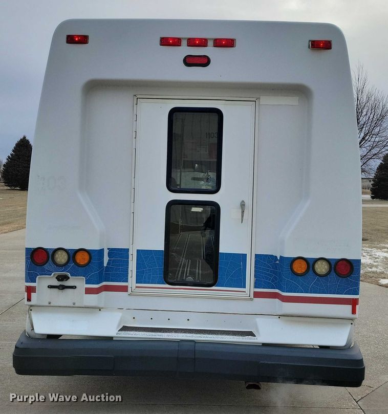 image for item NO9962 2011 Supreme E450 shuttle bus