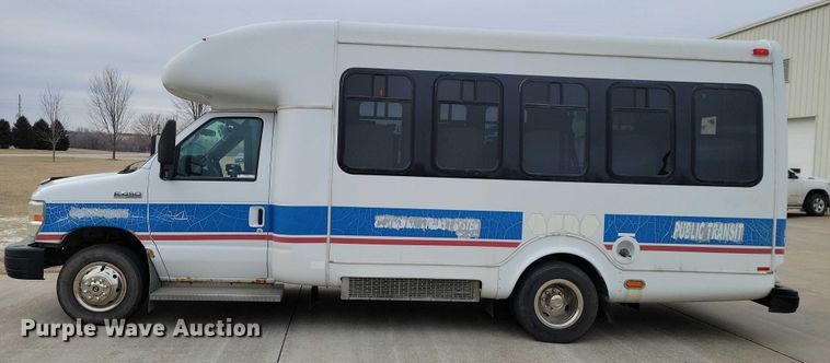 image for item NO9962 2011 Supreme E450 shuttle bus