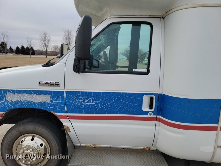 image for item NO9962 2011 Supreme E450 shuttle bus