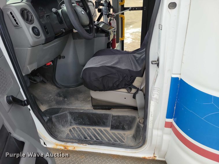 image for item NO9962 2011 Supreme E450 shuttle bus