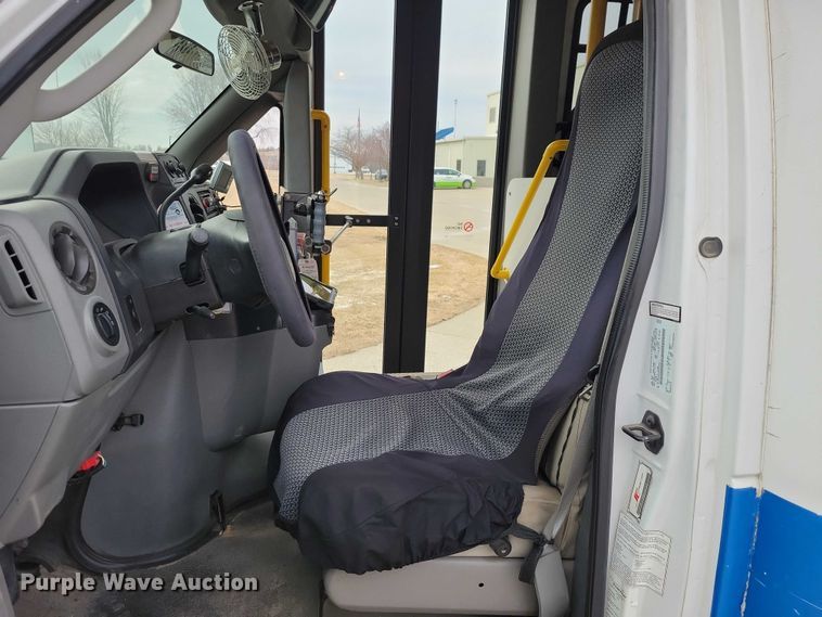 image for item NO9962 2011 Supreme E450 shuttle bus