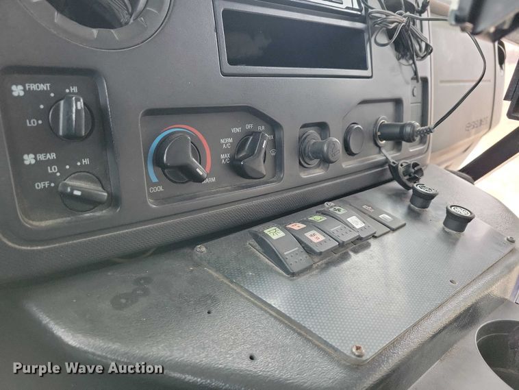 image for item NO9962 2011 Supreme E450 shuttle bus