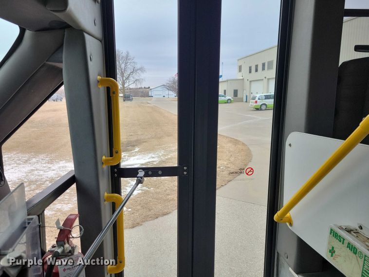 image for item NO9962 2011 Supreme E450 shuttle bus