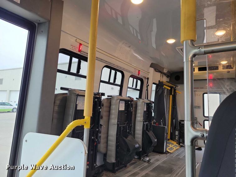 image for item NO9962 2011 Supreme E450 shuttle bus