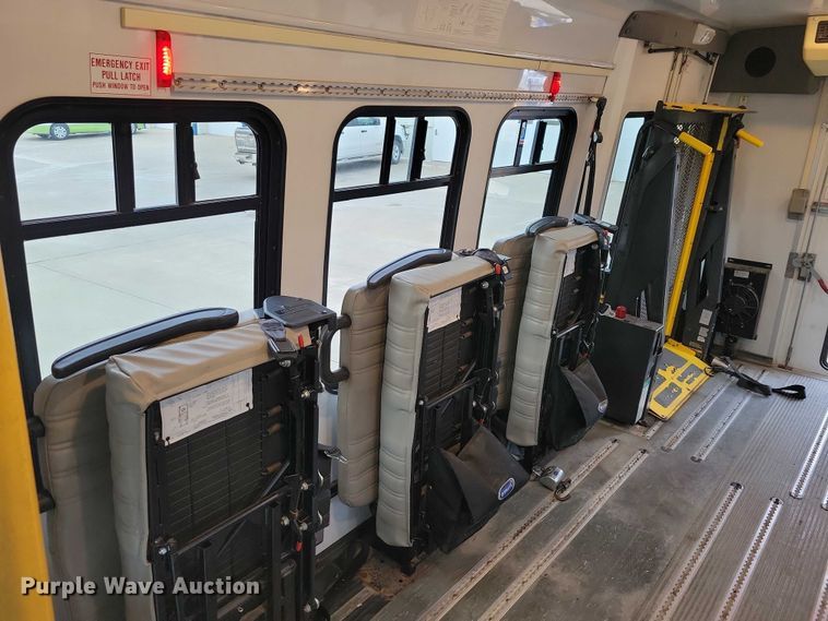 image for item NO9962 2011 Supreme E450 shuttle bus