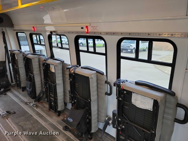 image for item NO9962 2011 Supreme E450 shuttle bus