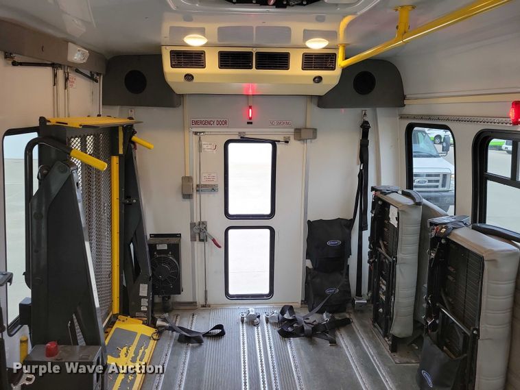 image for item NO9962 2011 Supreme E450 shuttle bus