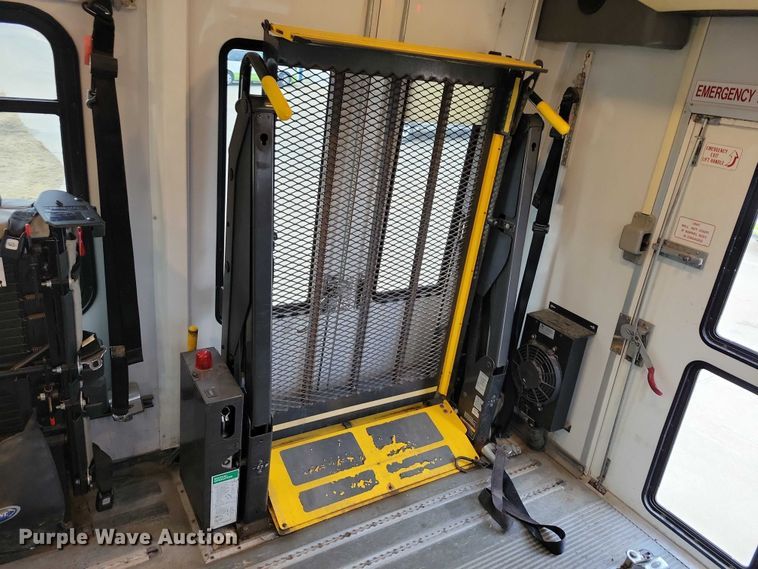 image for item NO9962 2011 Supreme E450 shuttle bus