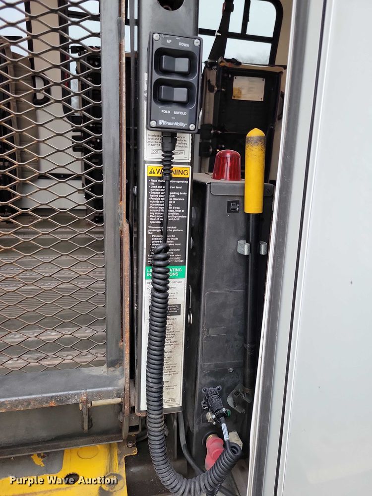 image for item NO9962 2011 Supreme E450 shuttle bus