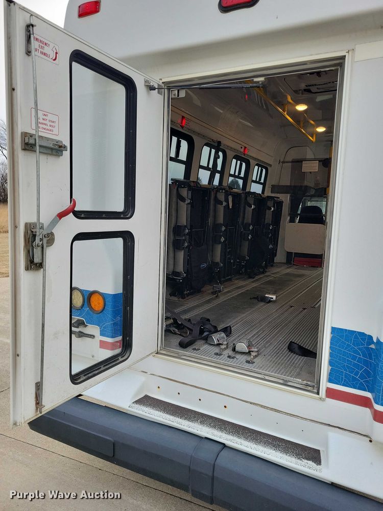 image for item NO9962 2011 Supreme E450 shuttle bus