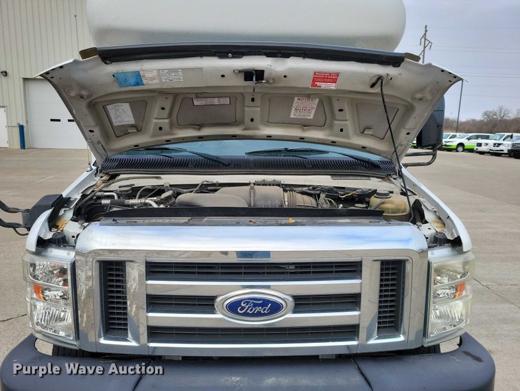 image for item NO9962 2011 Supreme E450 shuttle bus