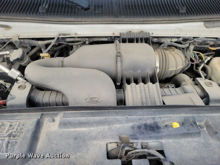 image for item NO9962 2011 Supreme E450 shuttle bus