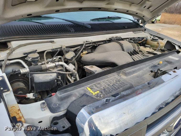 image for item NO9962 2011 Supreme E450 shuttle bus