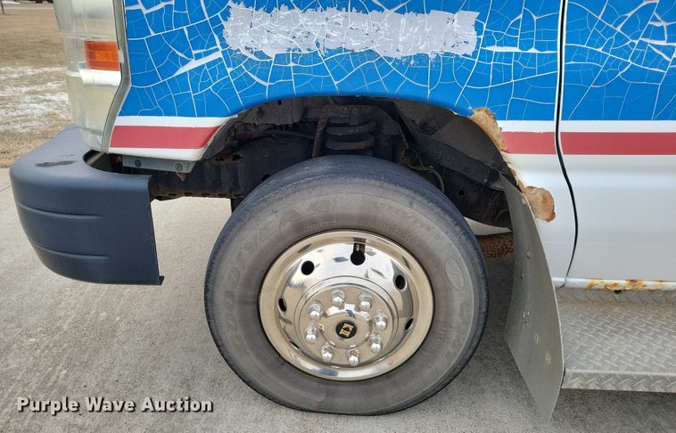 image for item NO9962 2011 Supreme E450 shuttle bus