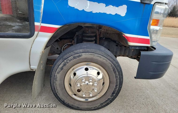 image for item NO9962 2011 Supreme E450 shuttle bus