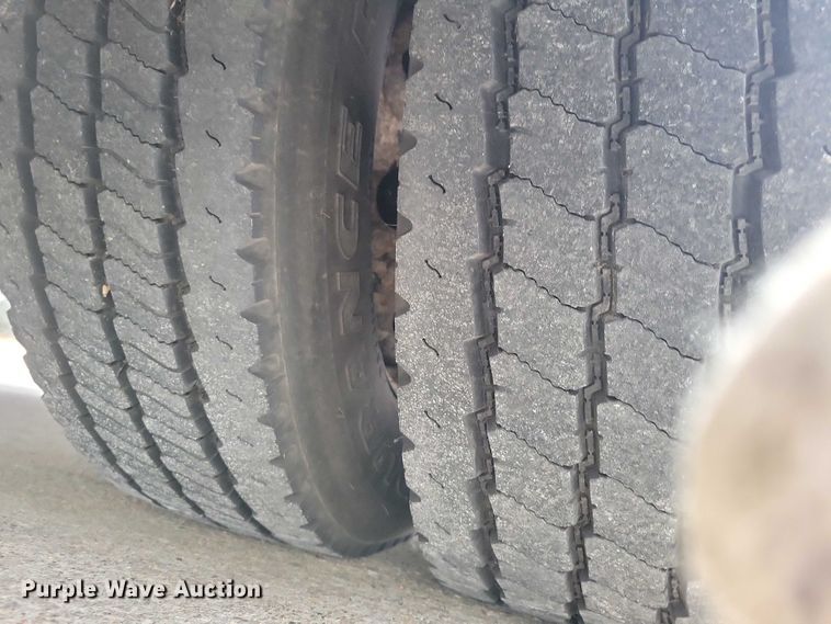 image for item NO9962 2011 Supreme E450 shuttle bus