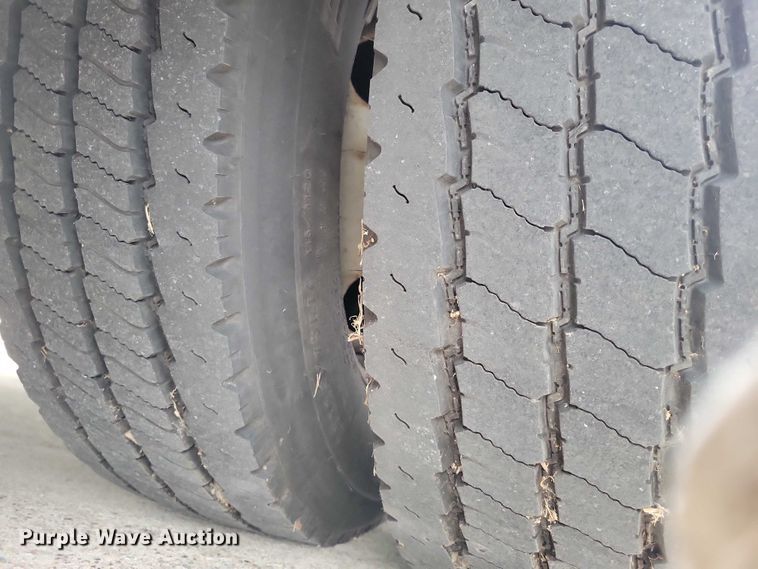 image for item NO9962 2011 Supreme E450 shuttle bus