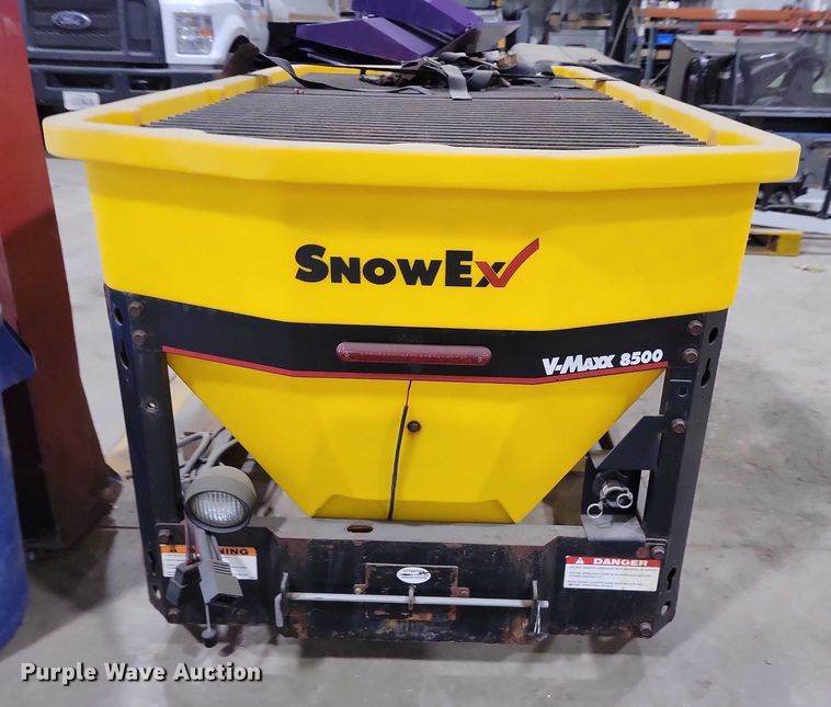image for item NO9964 Snow Ex spreader