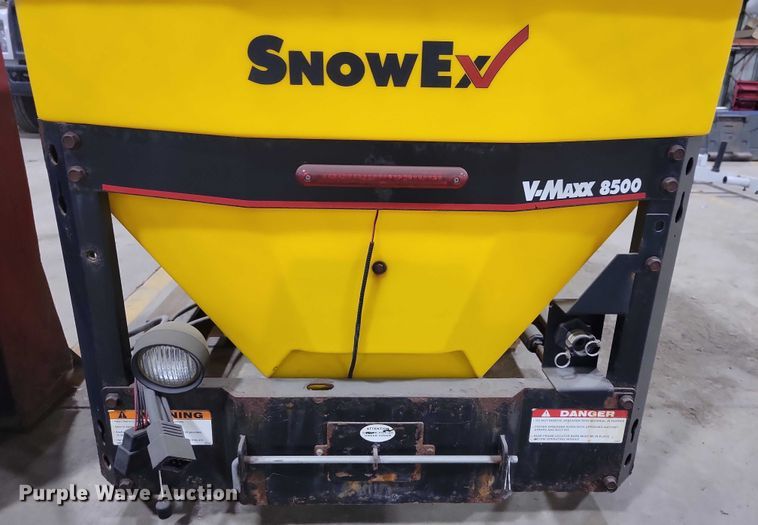 image for item NO9964 Snow Ex spreader