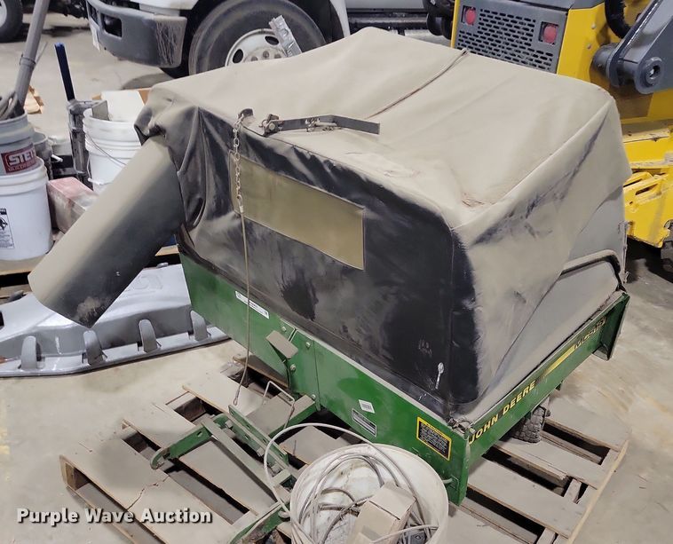 image for item NO9965 John Deere MC519 leaf vacuum 