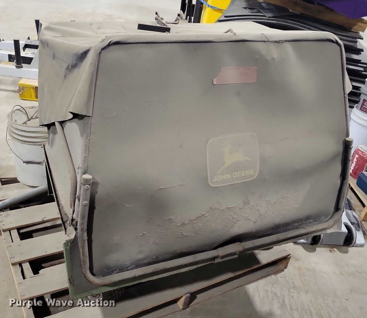 image for item NO9965 John Deere MC519 leaf vacuum 