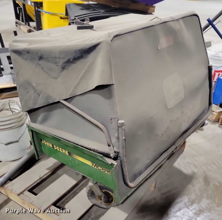 image for item NO9965 John Deere MC519 leaf vacuum 