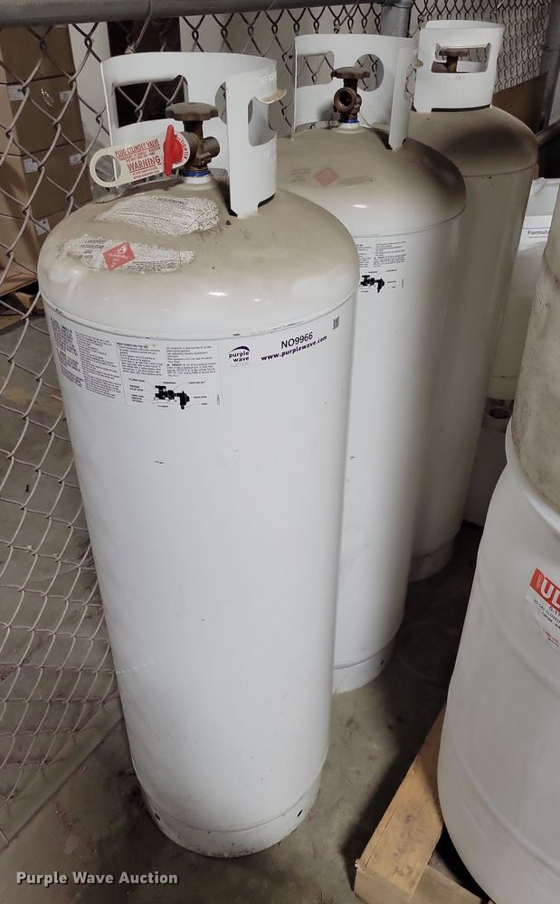image for item NO9966 (3) propane tanks