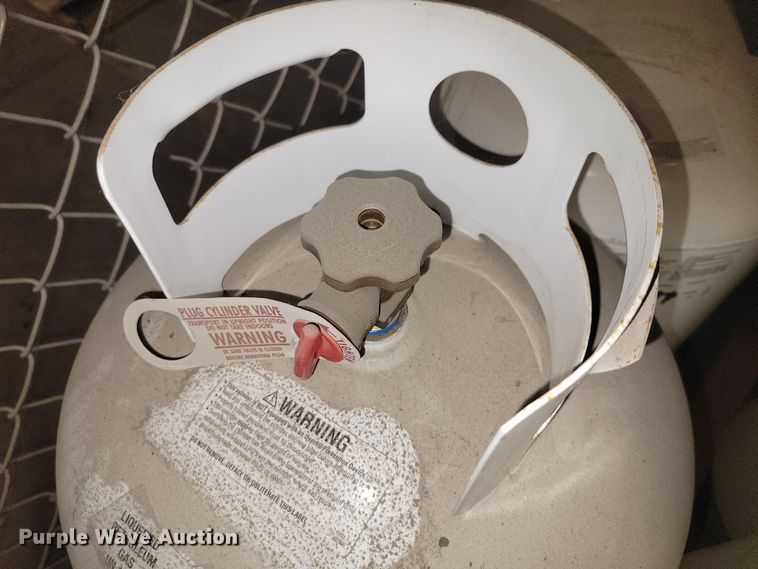 image for item NO9966 (3) propane tanks