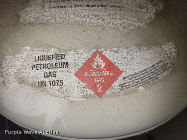 image for item NO9966 (3) propane tanks