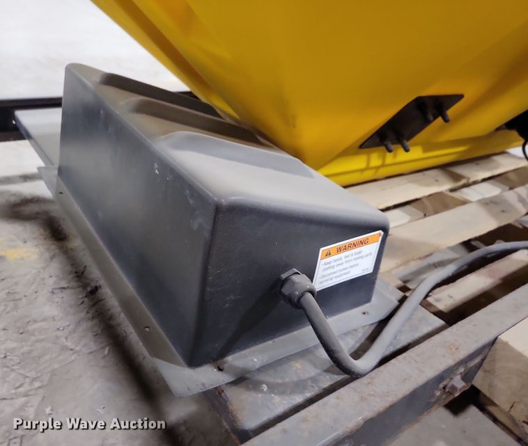 image for item NO9967 Snow Ex spreader