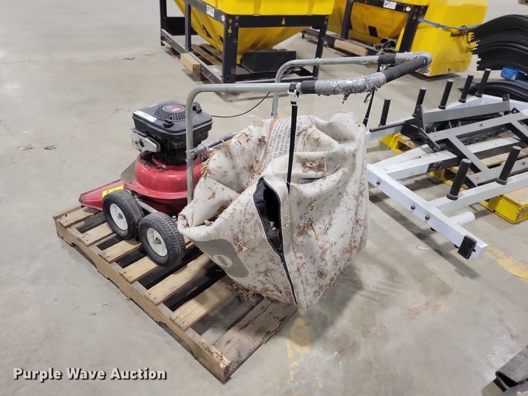 image for item NO9968 Toro leaf vacuum