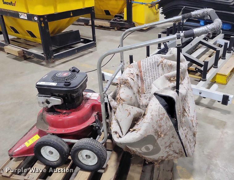 image for item NO9968 Toro leaf vacuum