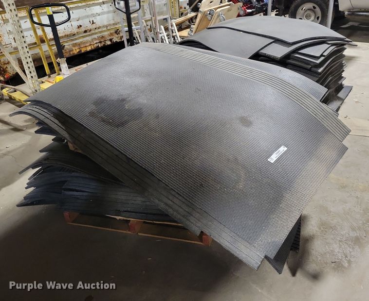 image for item NO9976 (3) pallets of rubber mats