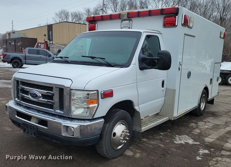 image for item NO9992 2010 Ford E350 ambulance