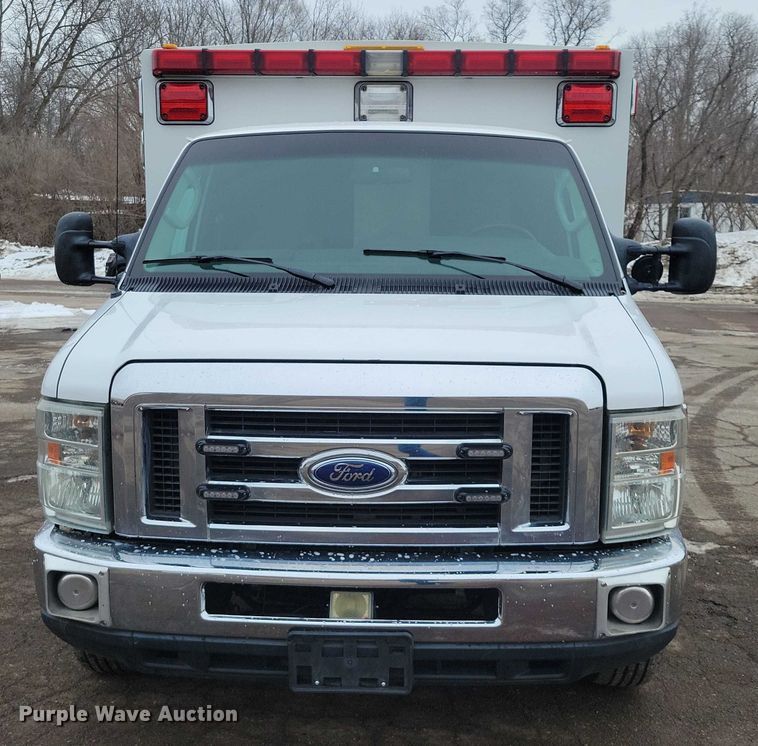 image for item NO9992 2010 Ford E350 ambulance