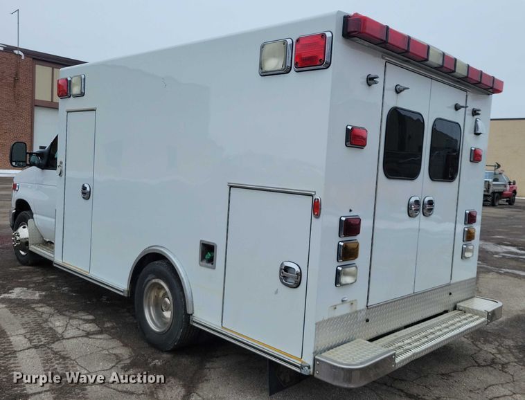 image for item NO9992 2010 Ford E350 ambulance
