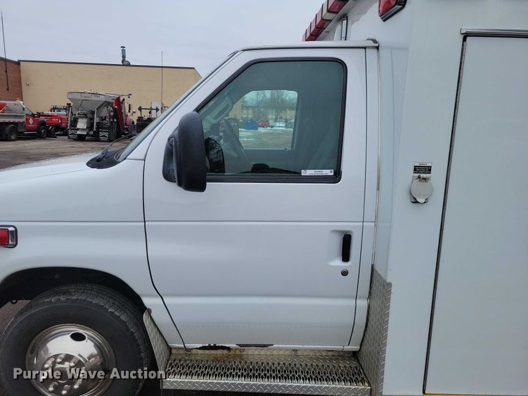 image for item NO9992 2010 Ford E350 ambulance
