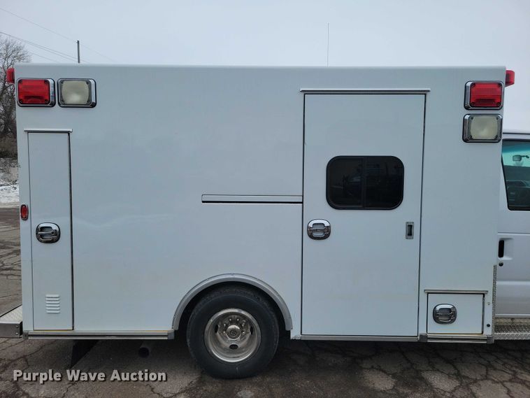 image for item NO9992 2010 Ford E350 ambulance