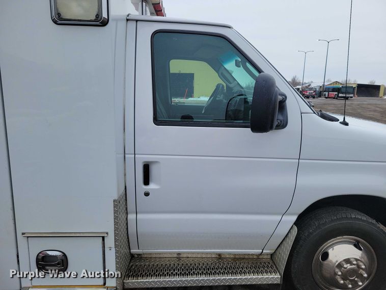 image for item NO9992 2010 Ford E350 ambulance