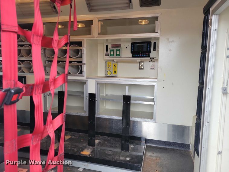 image for item NO9992 2010 Ford E350 ambulance