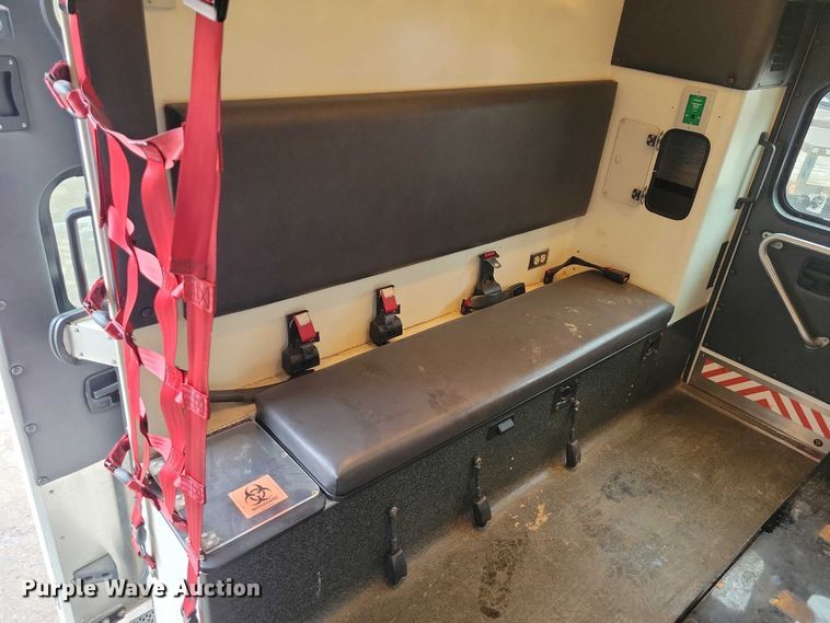 image for item NO9992 2010 Ford E350 ambulance