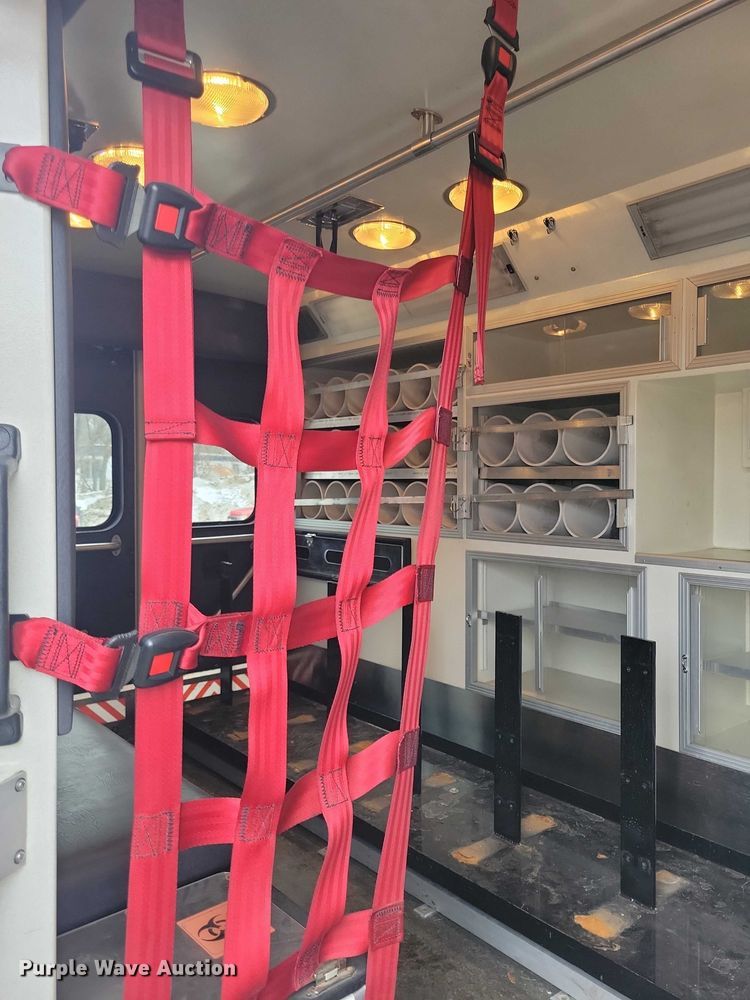 image for item NO9992 2010 Ford E350 ambulance