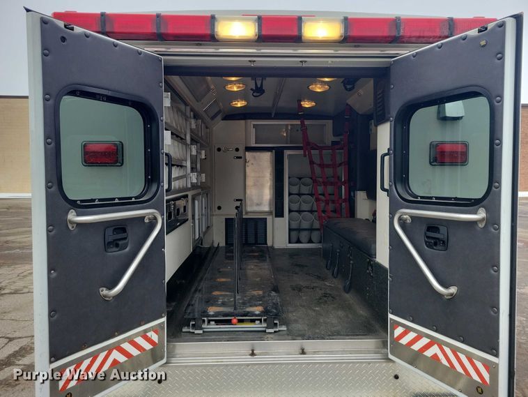 image for item NO9992 2010 Ford E350 ambulance