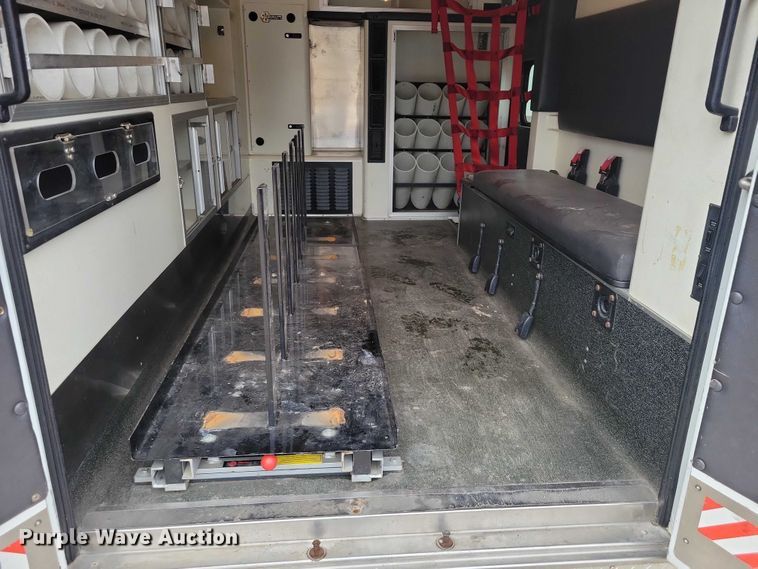 image for item NO9992 2010 Ford E350 ambulance