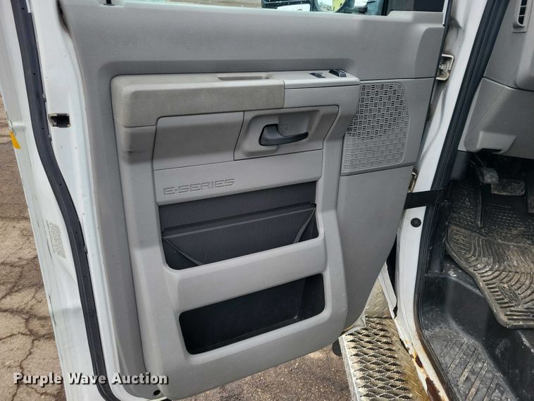 image for item NO9992 2010 Ford E350 ambulance