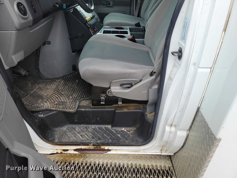 image for item NO9992 2010 Ford E350 ambulance