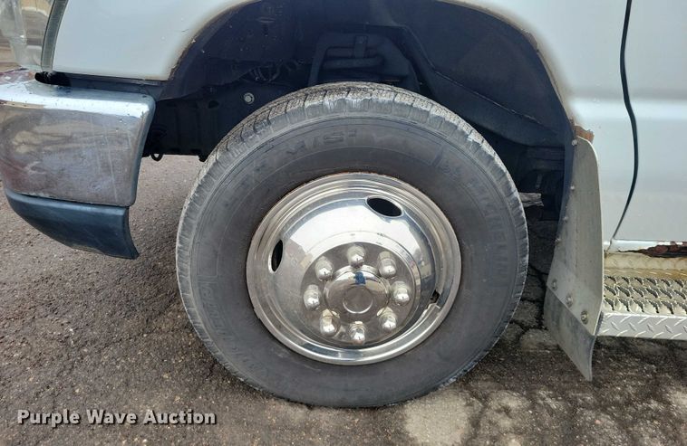 image for item NO9992 2010 Ford E350 ambulance