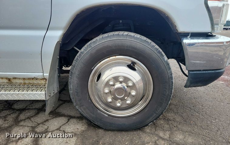 image for item NO9992 2010 Ford E350 ambulance